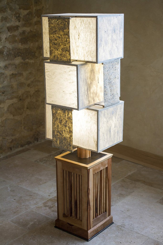 L'Atelier Villard - Lampe komorebi en cormier et papiers japonais (réalisés par Benoît Dudognon, à Arles)